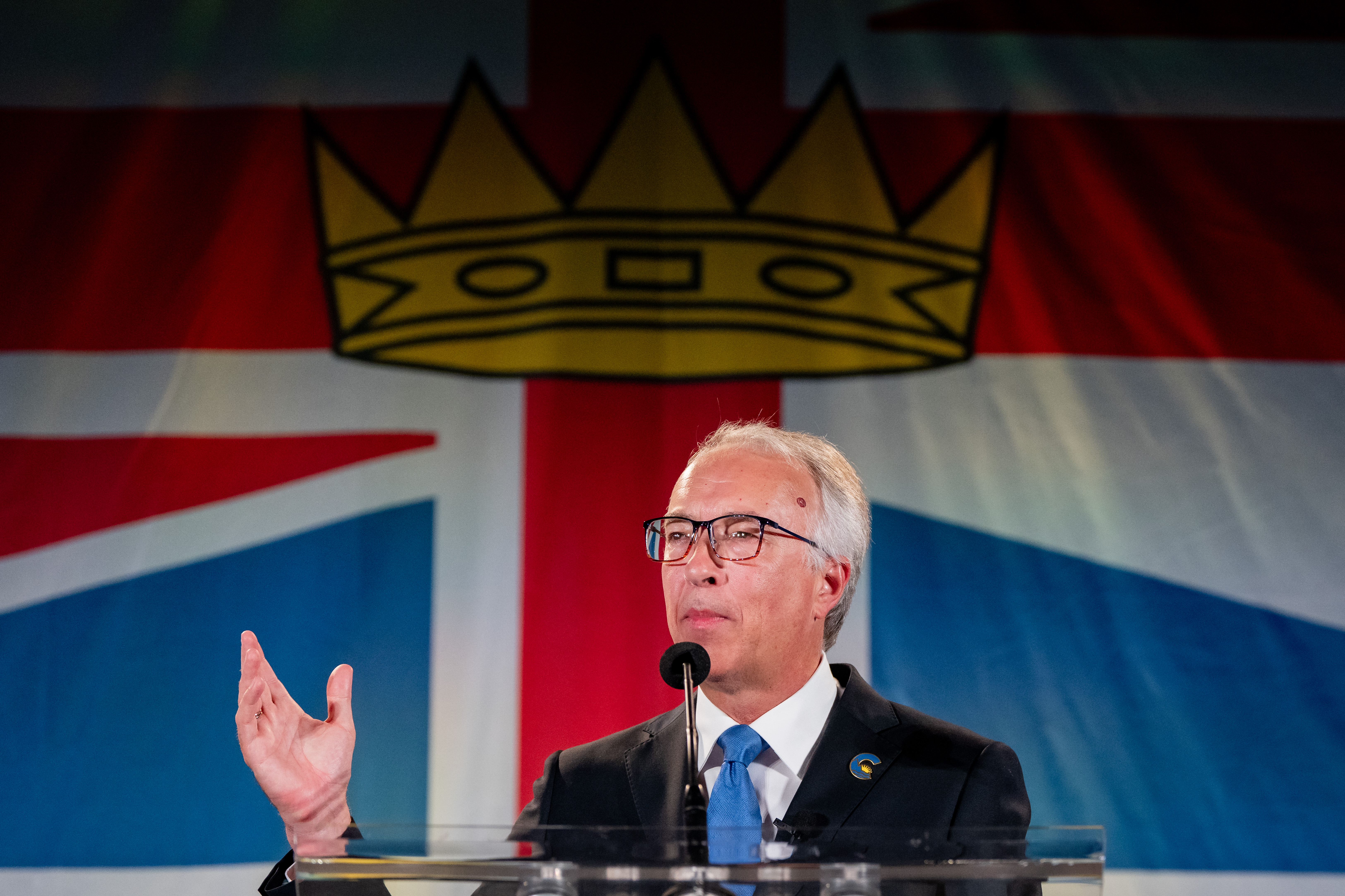 BC консервативният лидер Джон Рустад казва че служителите на партията