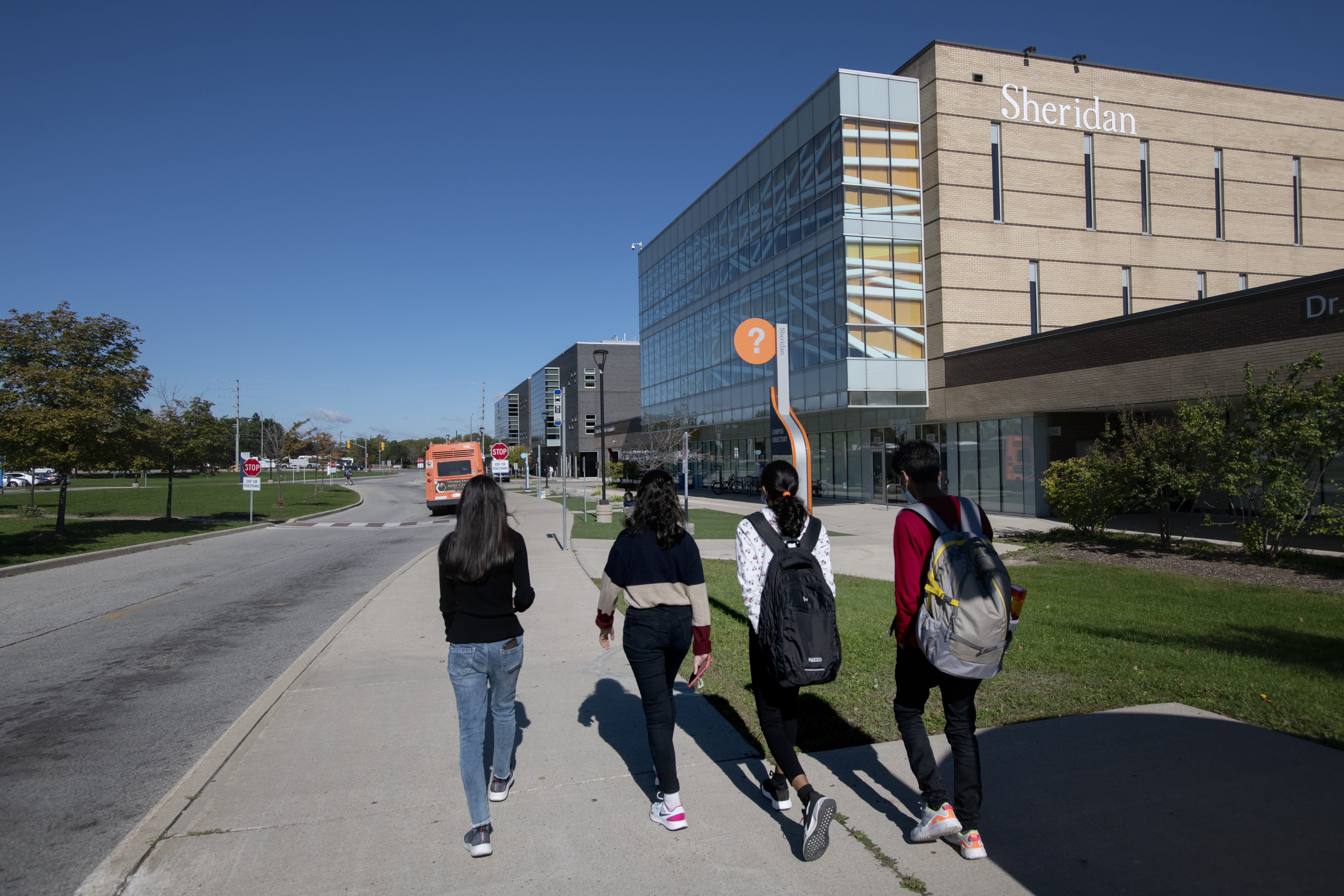 No more automatic visas for public college graduates ‘jeopardizes’ economy: Colleges Ontario