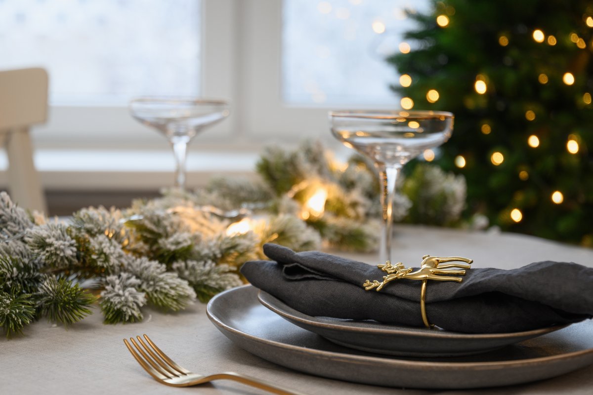 Achieve the perfect holiday tablescape that will be the talk of the new year.