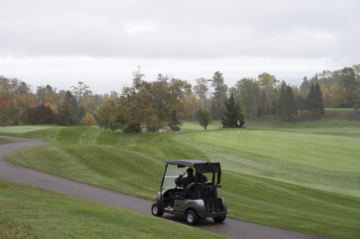 A golf cart rolls on the path off the Manoir Richelieu golf course, Sunday October 6, 2024 in Pointe-au-Pic Que.