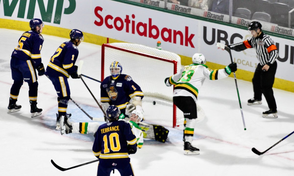 Sam O'Reilly scores for the London Knights in his return to the London lineup from his time with the Edmonton Oilers.