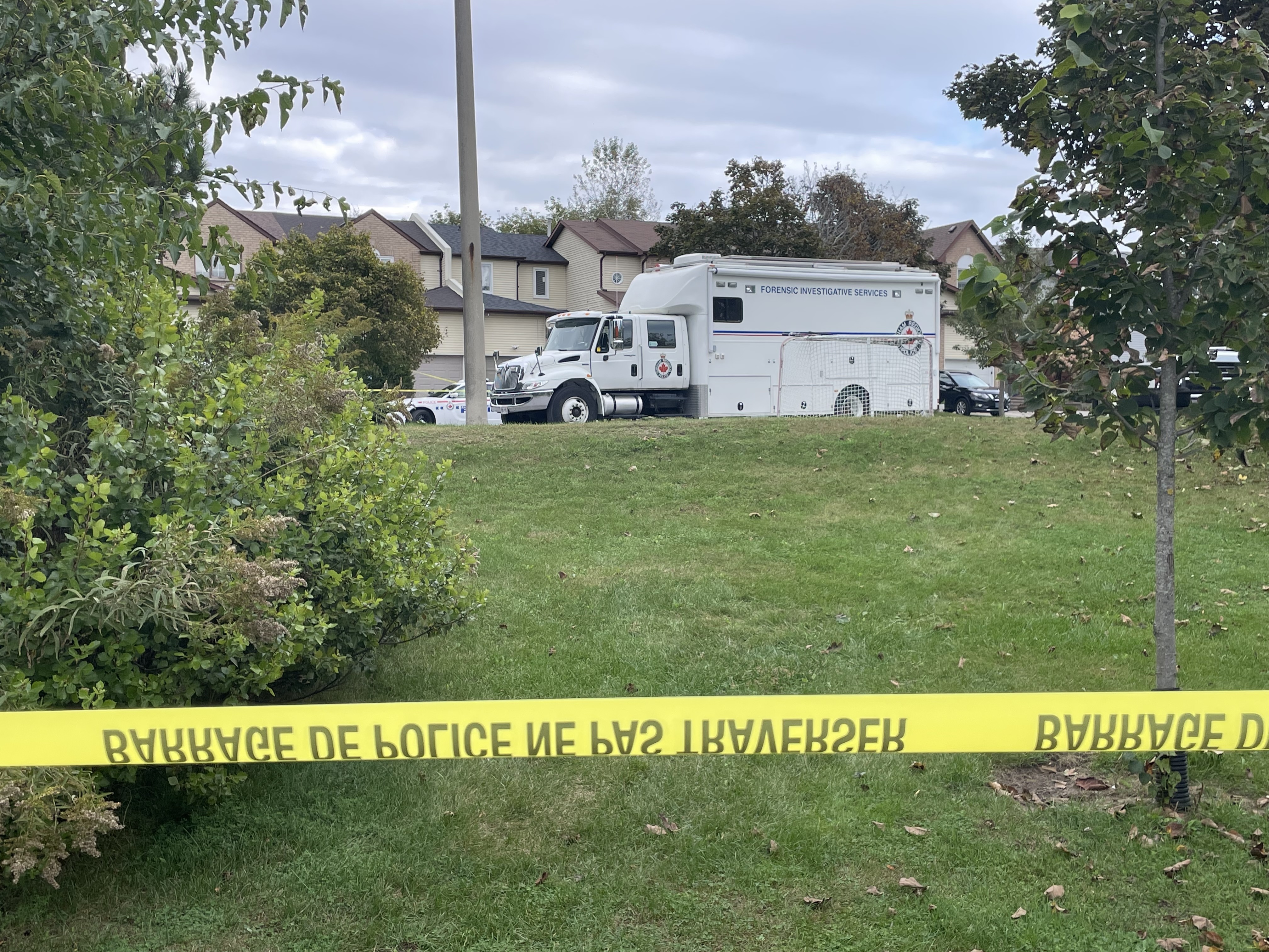 Police find 2 women dead with uninjured small child in Durham Region home