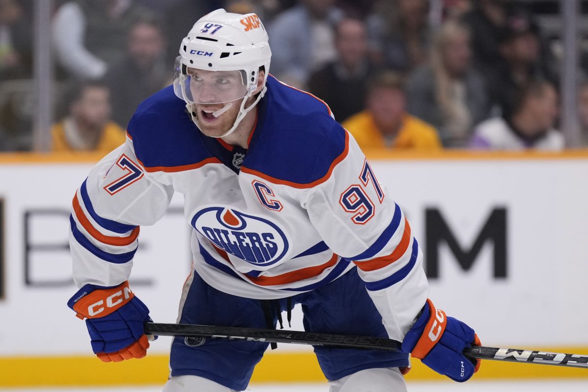 Edmonton Oilers centre Connor McDavid (97) plays during the third period of an NHL hockey game against the Nashville Predators, Thursday, Oct. 17, 2024, in Nashville, Tenn.