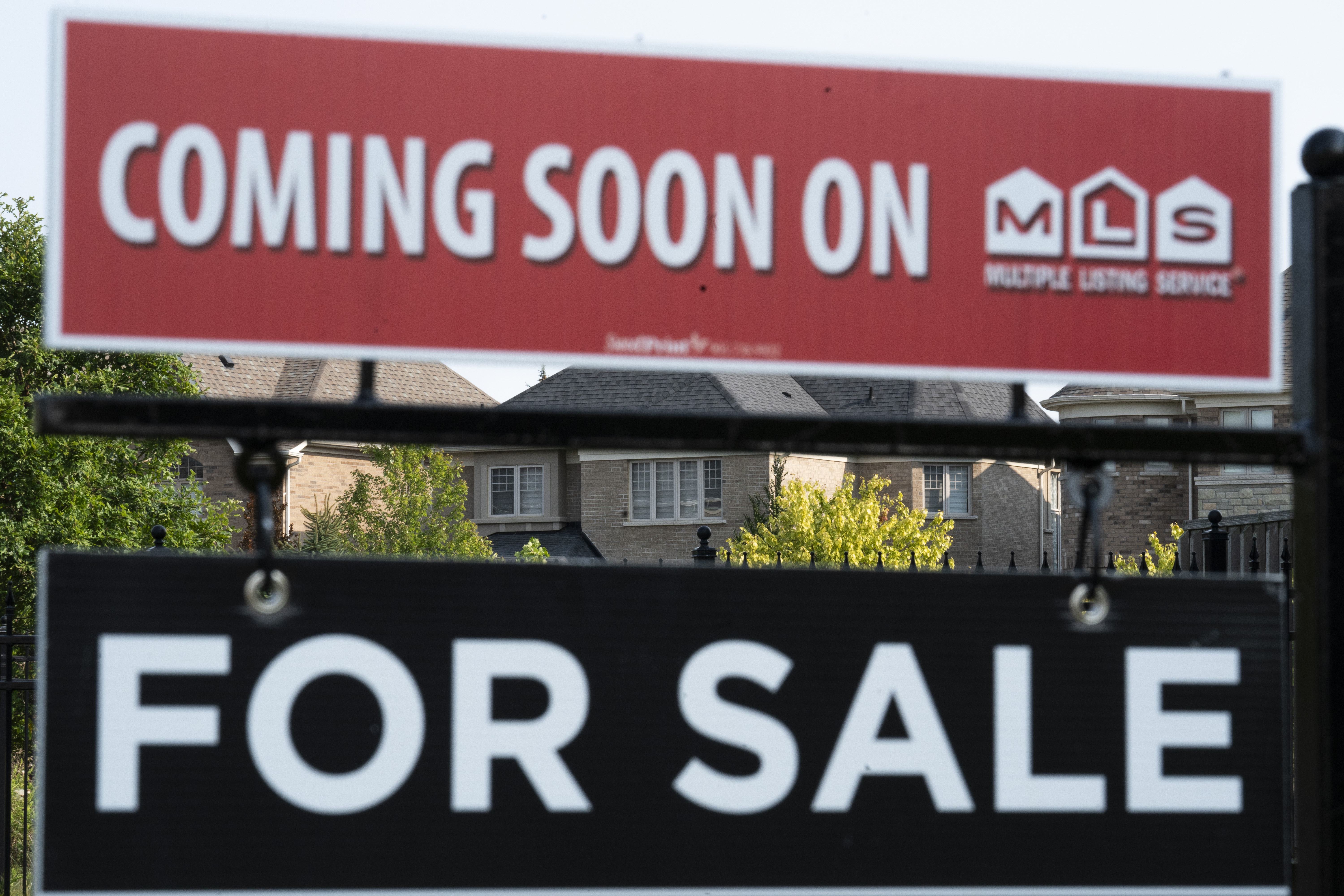 Toronto home sales rose in September as buyers enjoyed lower rates, prices