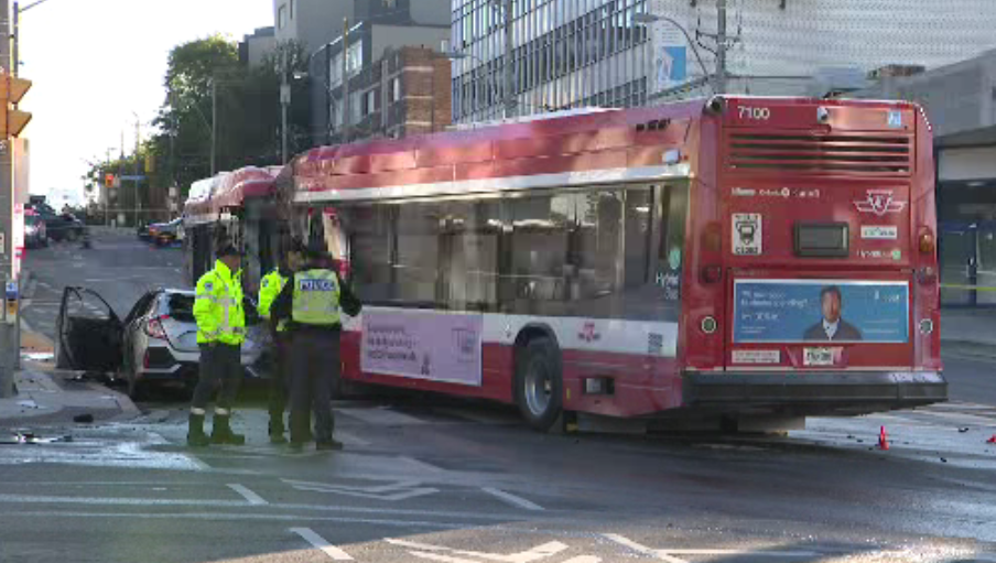 ‘Heroic efforts’: Toronto bus operator pulls driver from burning car after crash