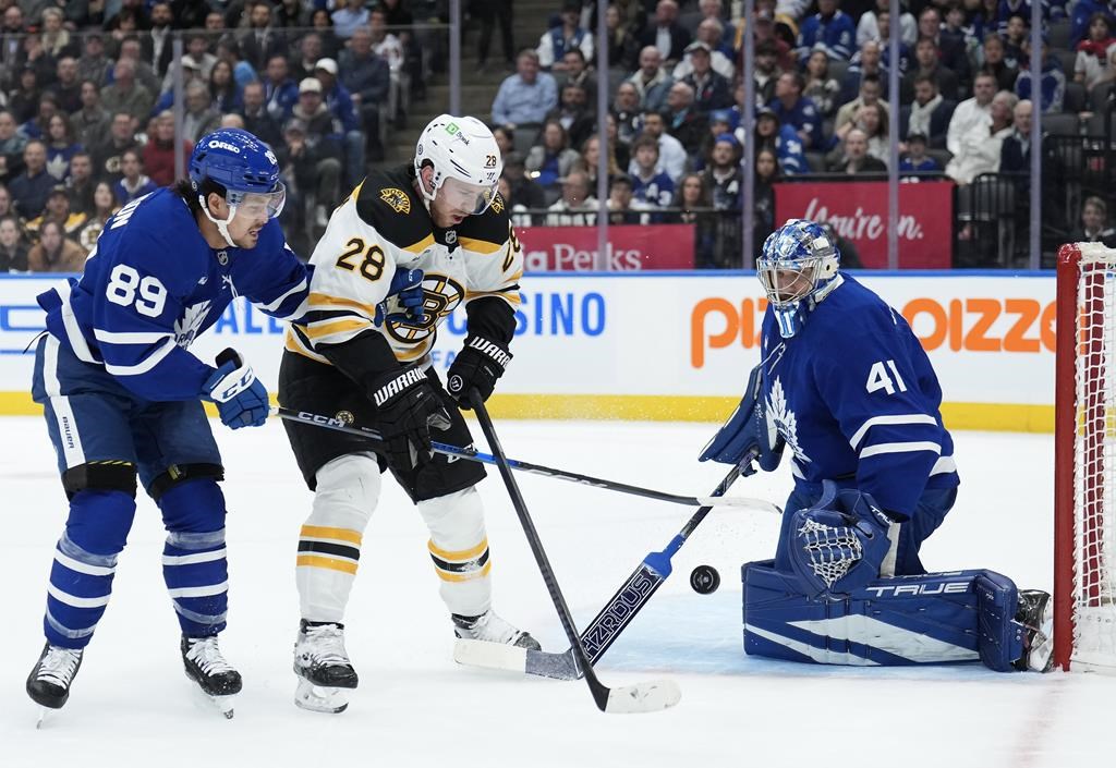 Stolarz, Leafs blank Bruins minus injured Matthews