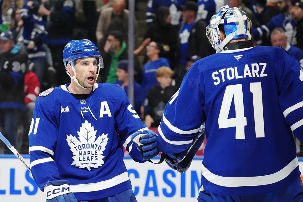 Tavares still grinding with Maple Leafs