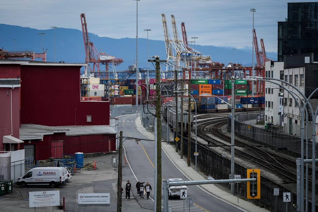 Port workers’ union accuses BC Maritime Employers Association of ending talks early