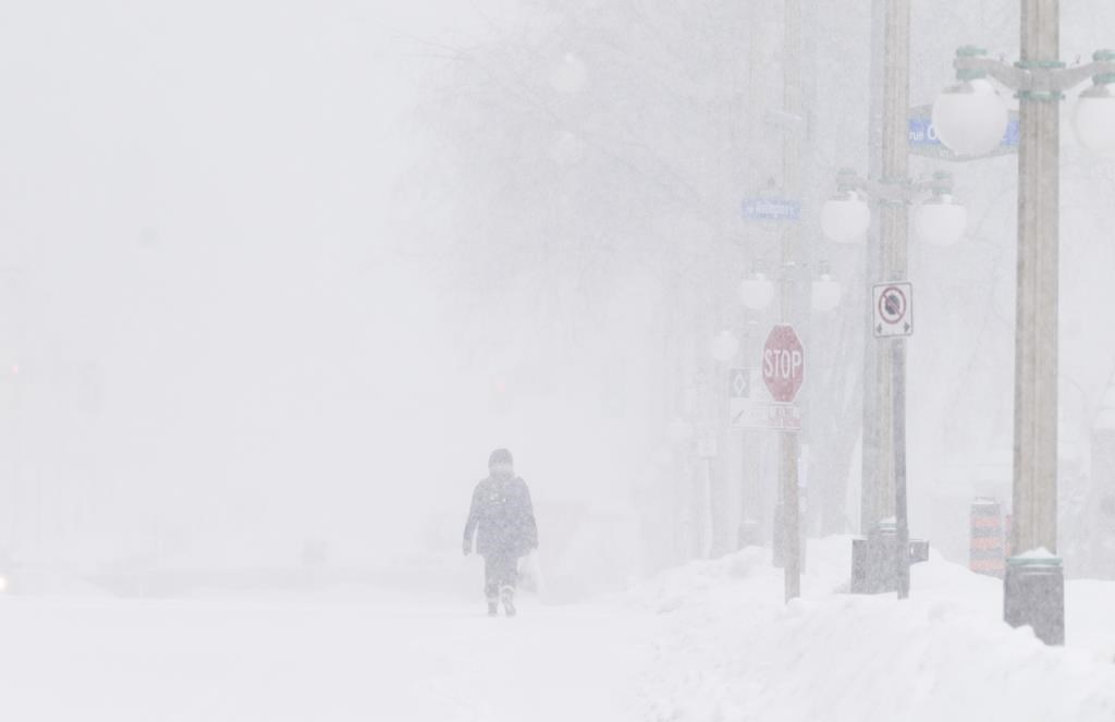 Storm buries parts of Ontario under nearly a metre of snow, thousands without power