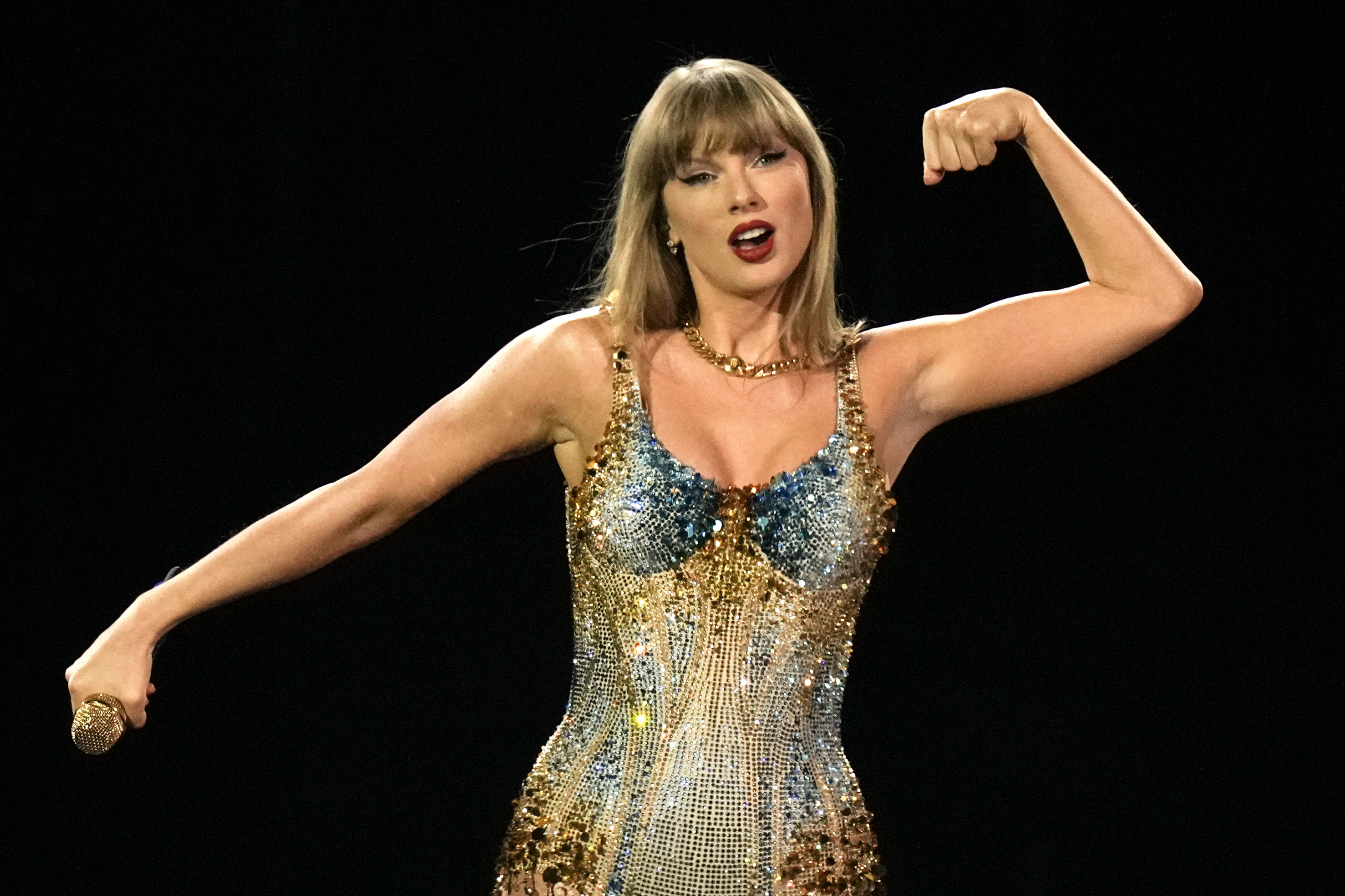 Trudeau attends Taylor Swift concert in Toronto with family