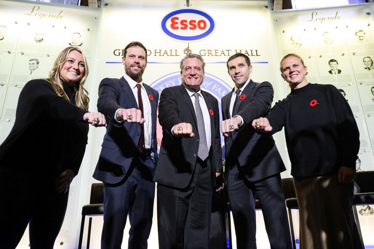 The 2024 inductee class to the Hockey Hall of Fame pose for a group photo with their HHOF member rings, from left, Krissy Wendell-Pohl, Shea Weber, Jeremy Roenick, Pavel Datsyuk and Natalie Darwitz, in Toronto, Friday, Nov. 8, 2024.