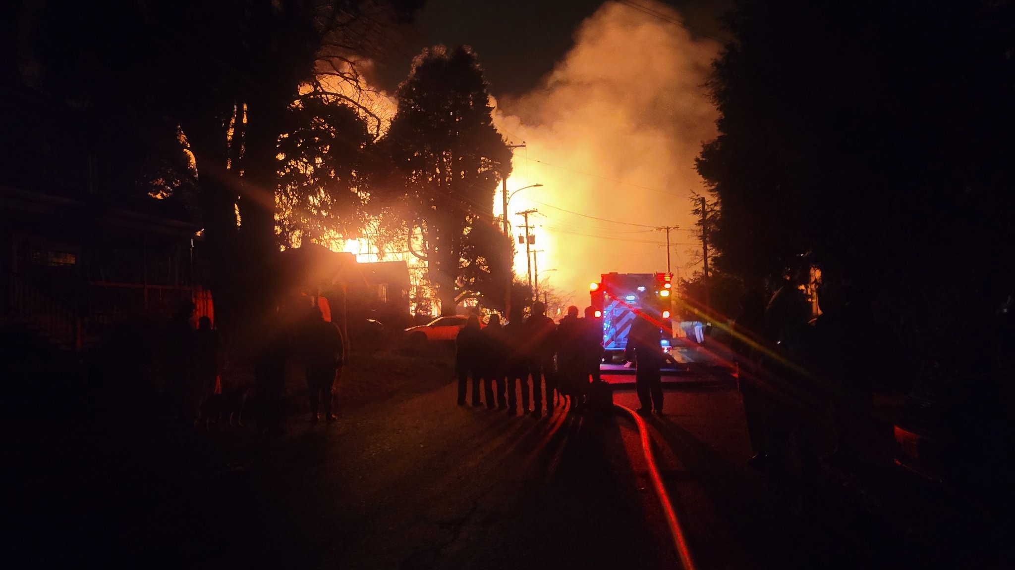 Massive fire breaks out at Saanich condo building under construction