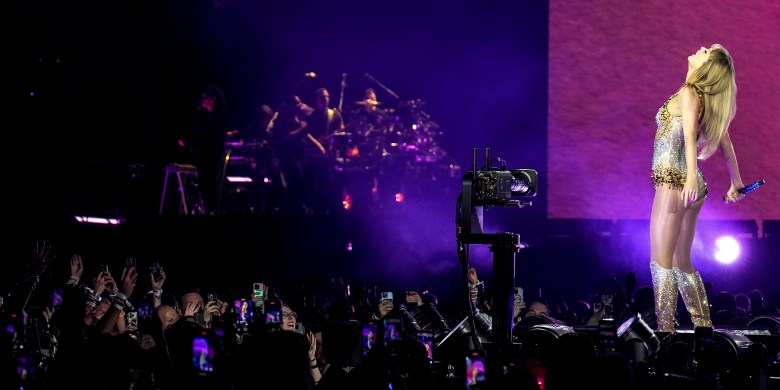 'We are so back!': Taylor Swift thanks Canadian fans as Toronto run begins
