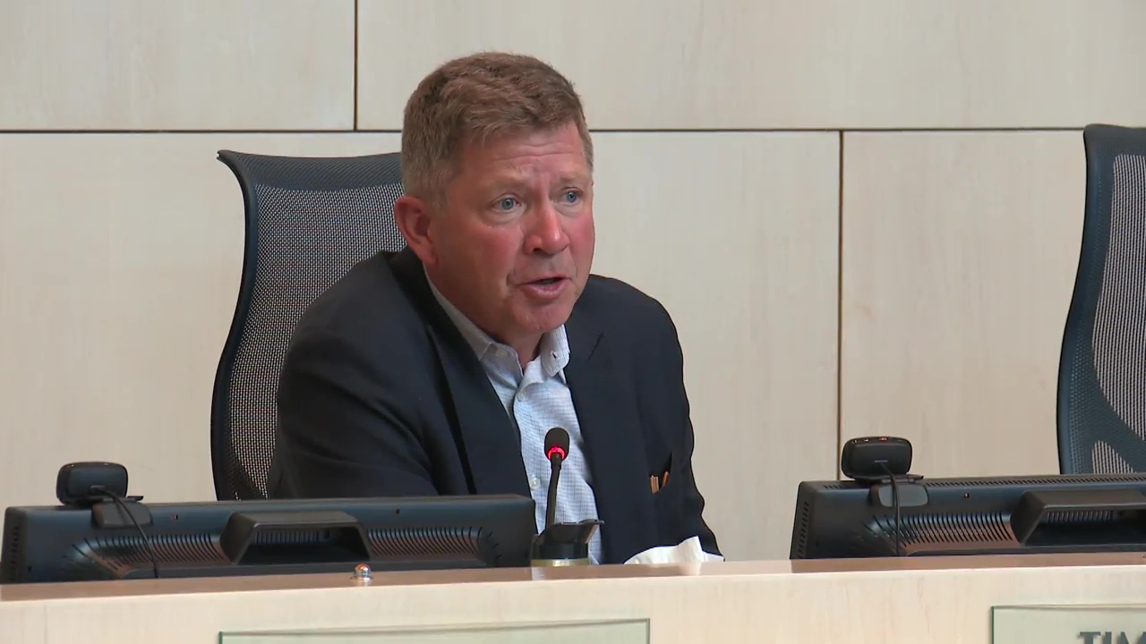 Една седмица след като градският съветник на Едмънтън и кандидатът