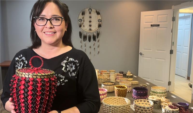 Elsipogtog community in N.B. keep traditions alive through basket weaving