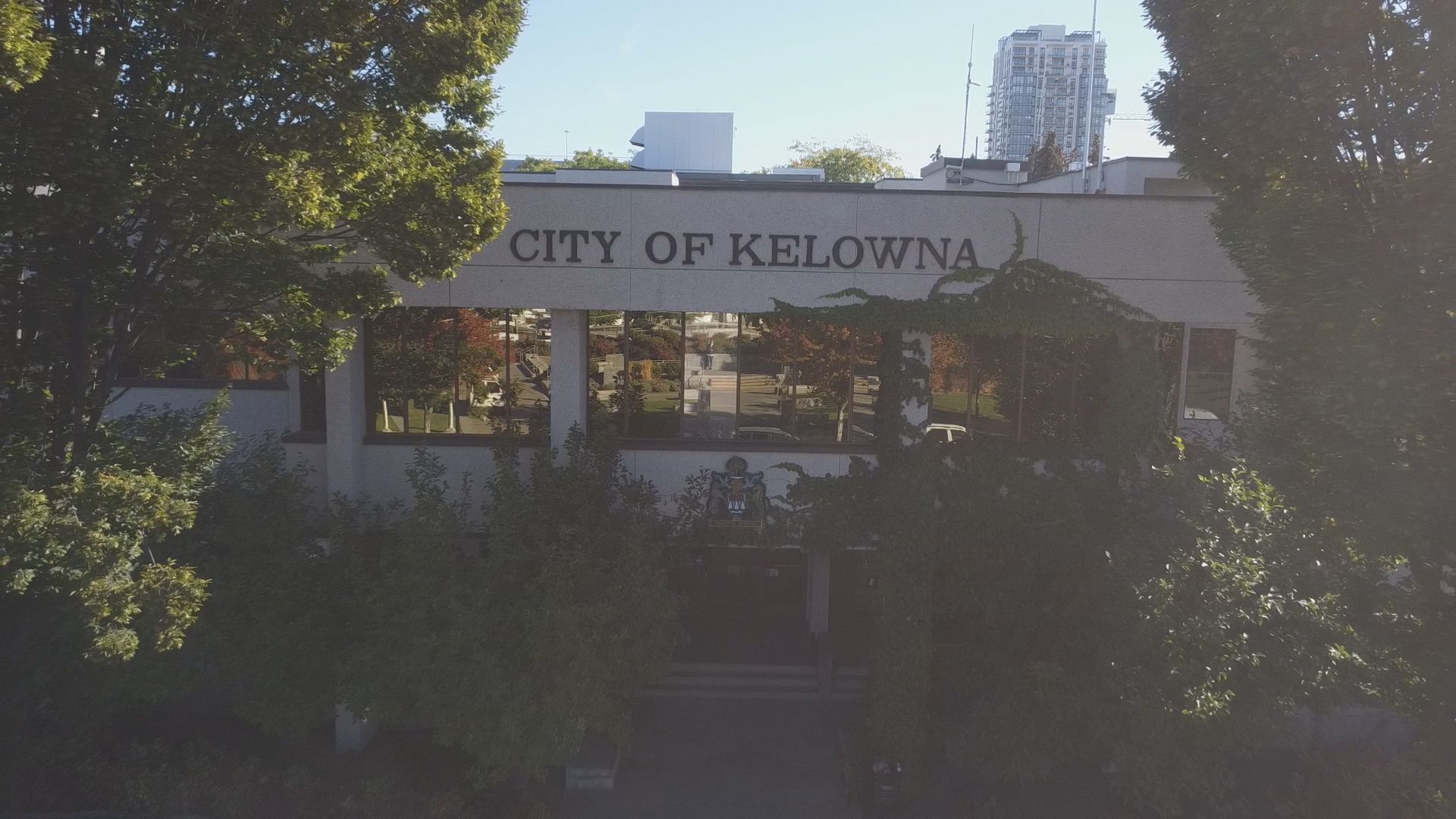 Kelowna city council votes to keep electronic devices during meetings