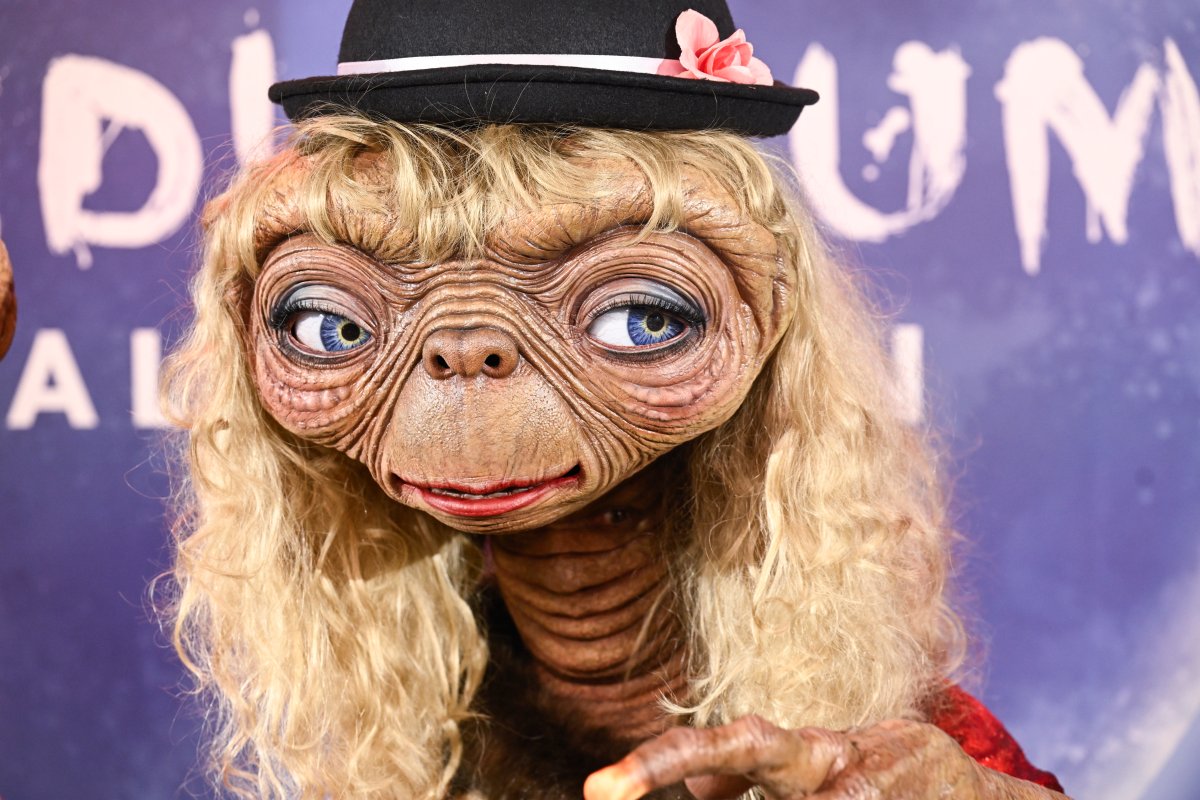 Heidi Klum’s E.T. Halloween costume out of this world National