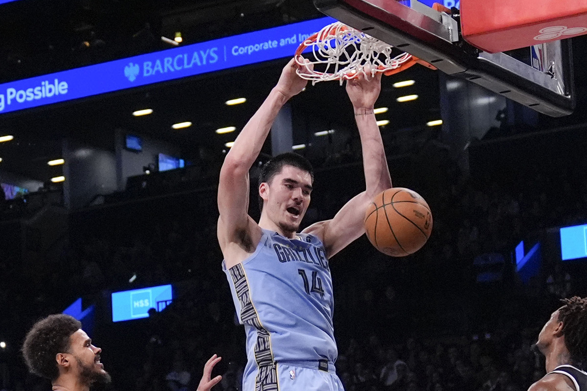 Memphis Grizzlies' Zach Edey, center, dunks the ball during the second half of an NBA basketball game against the Brooklyn Nets, Monday, Nov. 4, 2024, in New York. 