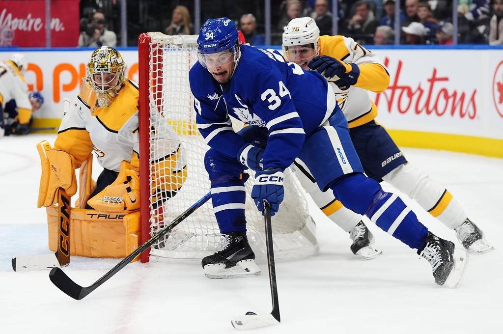 Matthews scores twice, Leafs down Preds 3-2