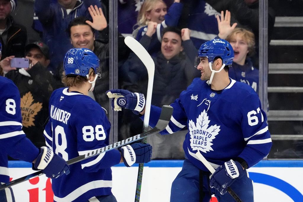 Maple Leafs hang on for 3-2 win over Ducks