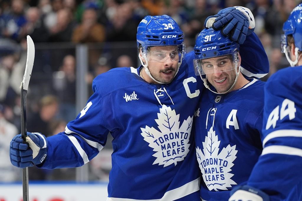 Tavares leads Maple Leafs over lowly Sabres