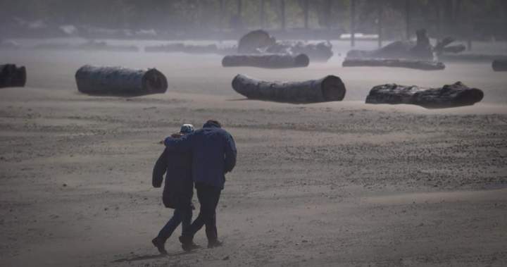 Един два удара от тихоокеански бури ще доминират времето през пр н е