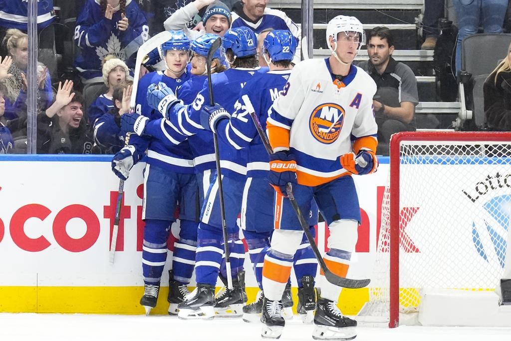 Maple Leafs top Islanders 3-1 in matinee