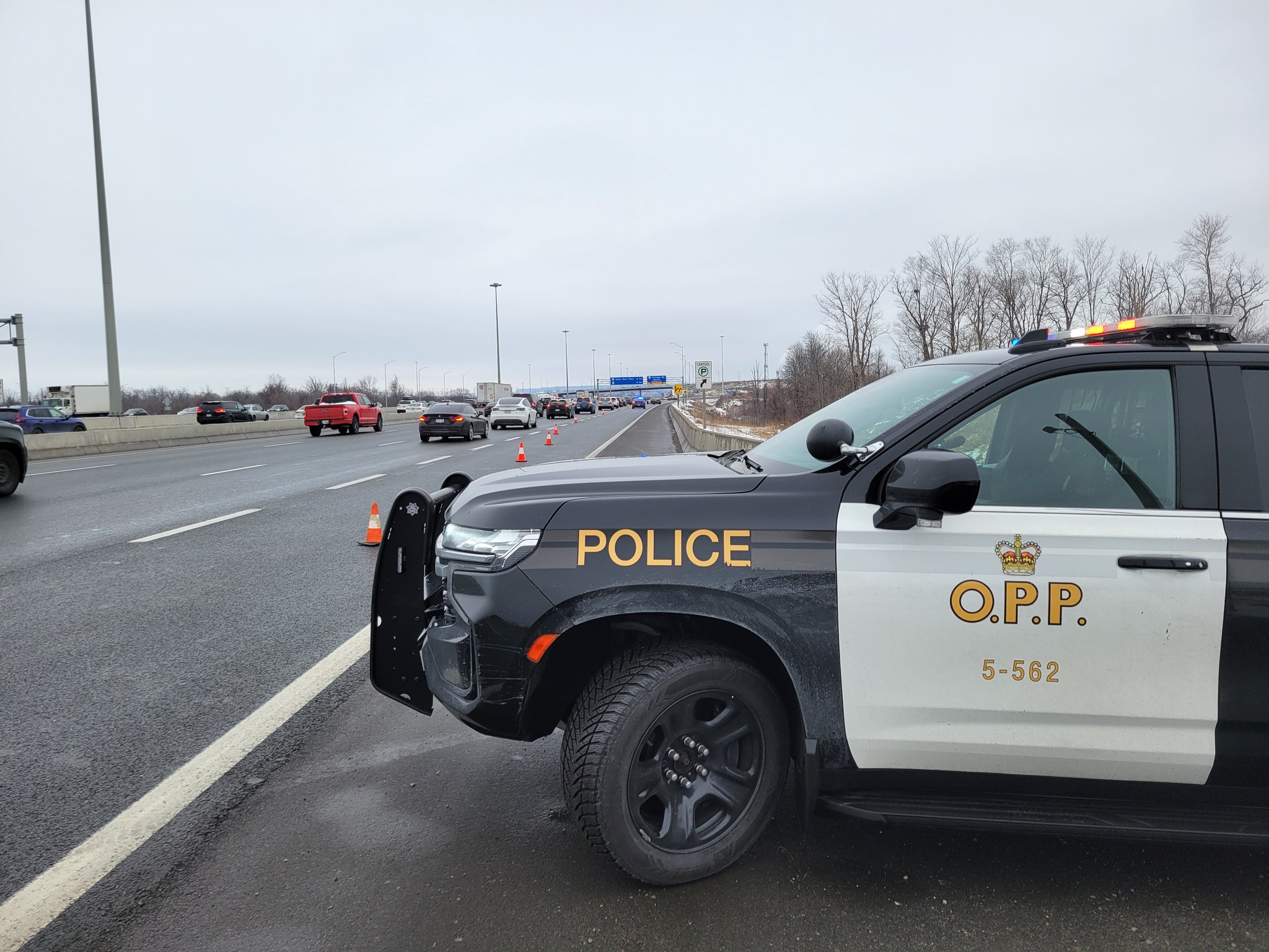 OPP closes part of Hwy 401 given ‘significant’ Boxing Day congestion