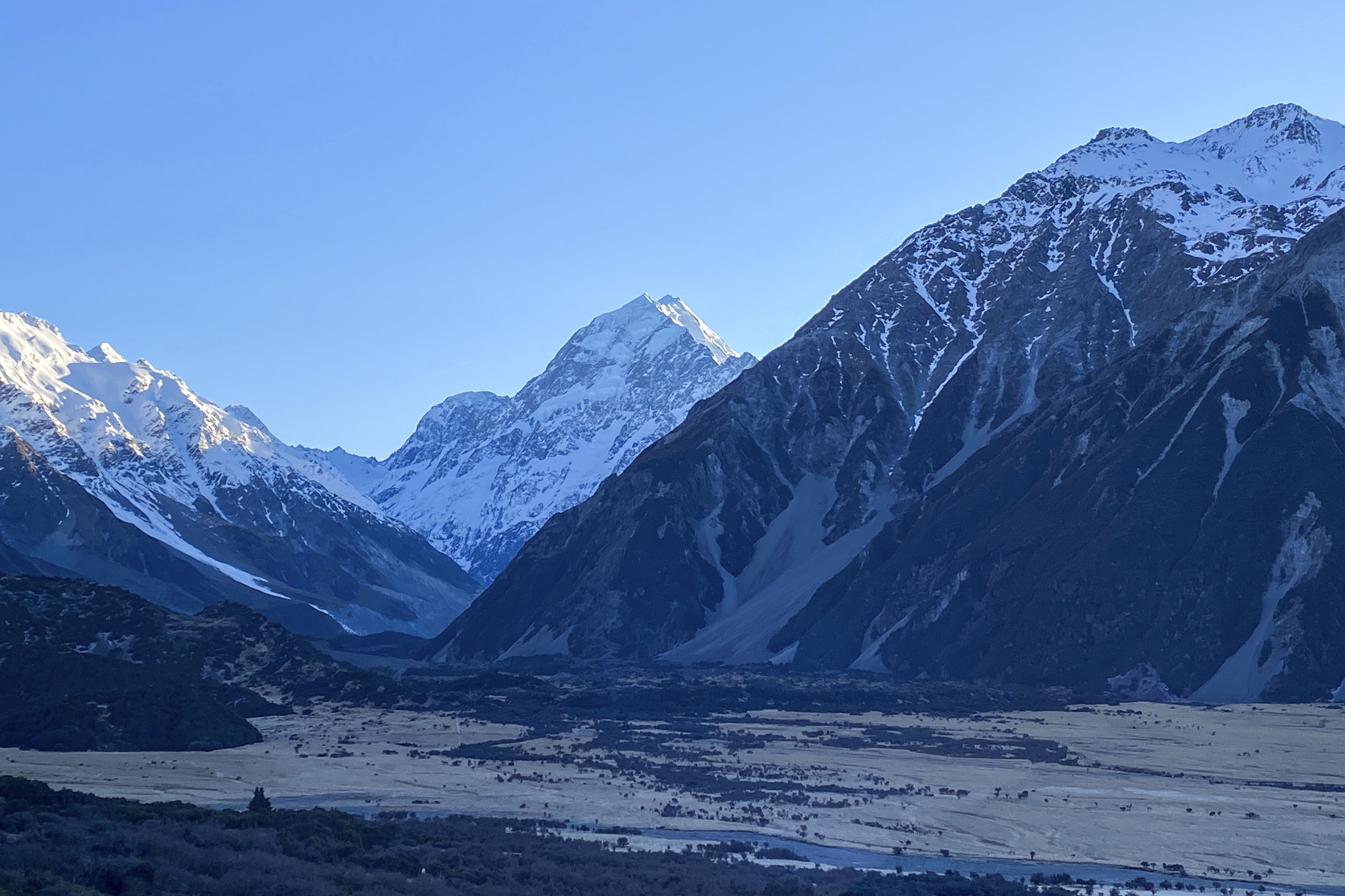 Canadian, 2 U.S. climbers presumed dead after fall on New Zealand mountain