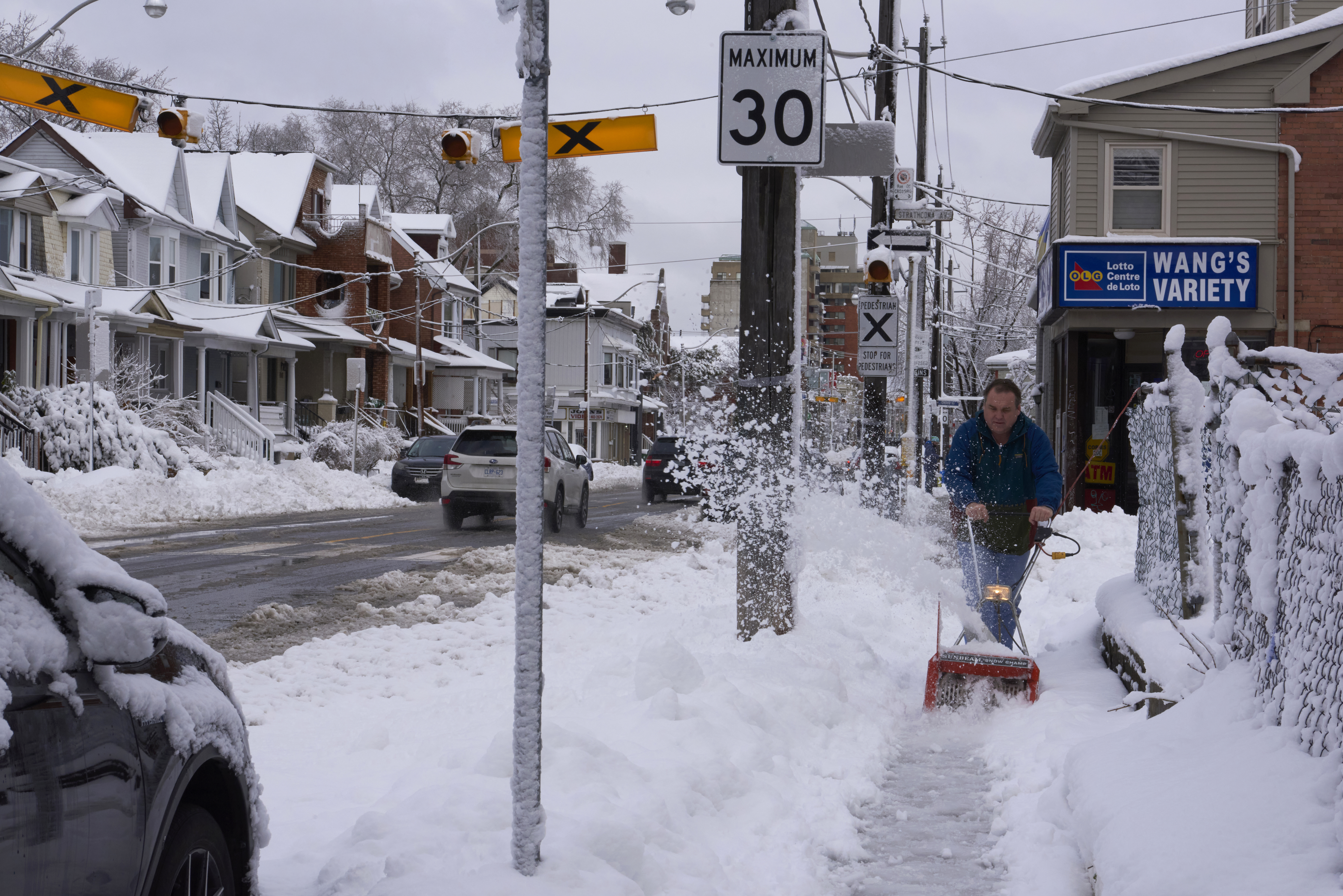 Weekend sunshine in Toronto to precede ‘increasingly likely’ white Christmas