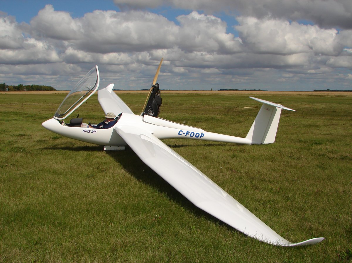 Winnipeg glider calls it a career at 91 - image