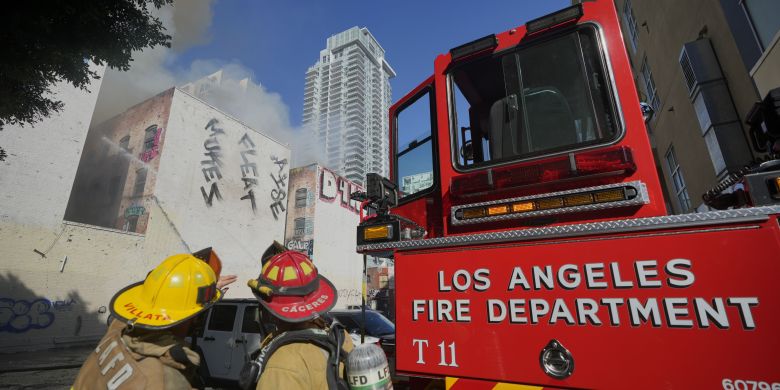 'Morrison Hotel' made famous by The Doors goes up in flames