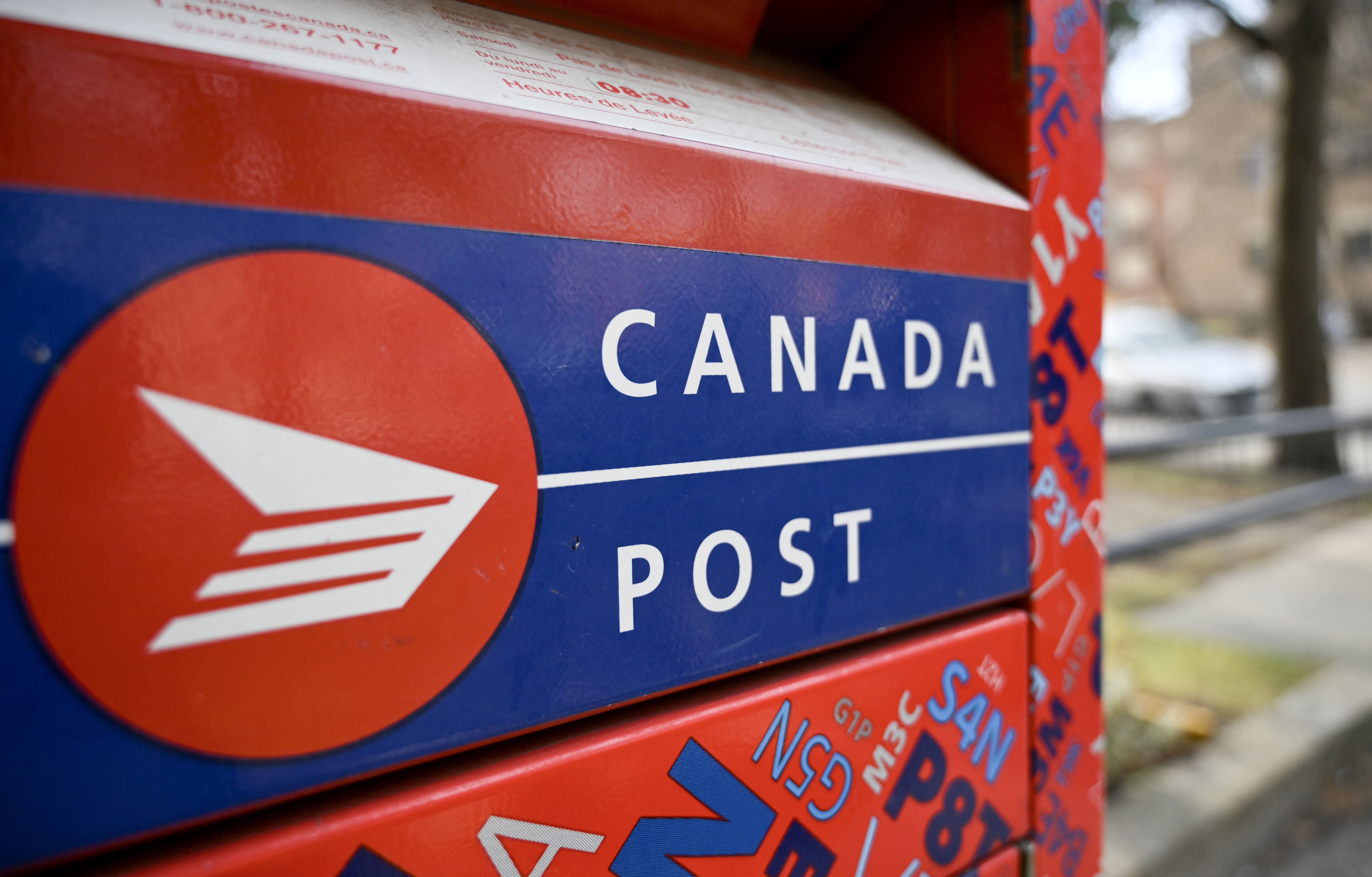 Canada Post, union still at odds as strike nears 1 month