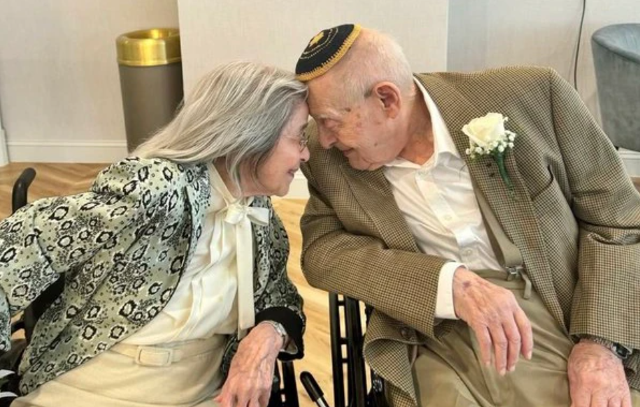 World’s oldest newlyweds have a combined age of 202