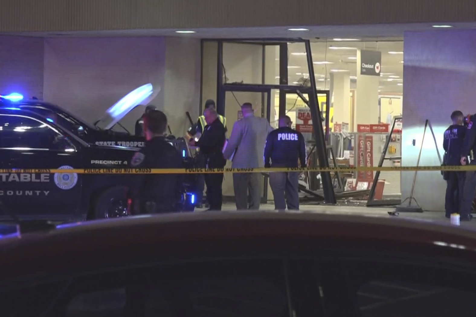 Texas police kill driver who rammed his truck into mall