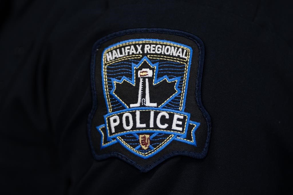 Регионалната полиция на Халифакс разследва сблъсък между автомобил и мотоциклет,