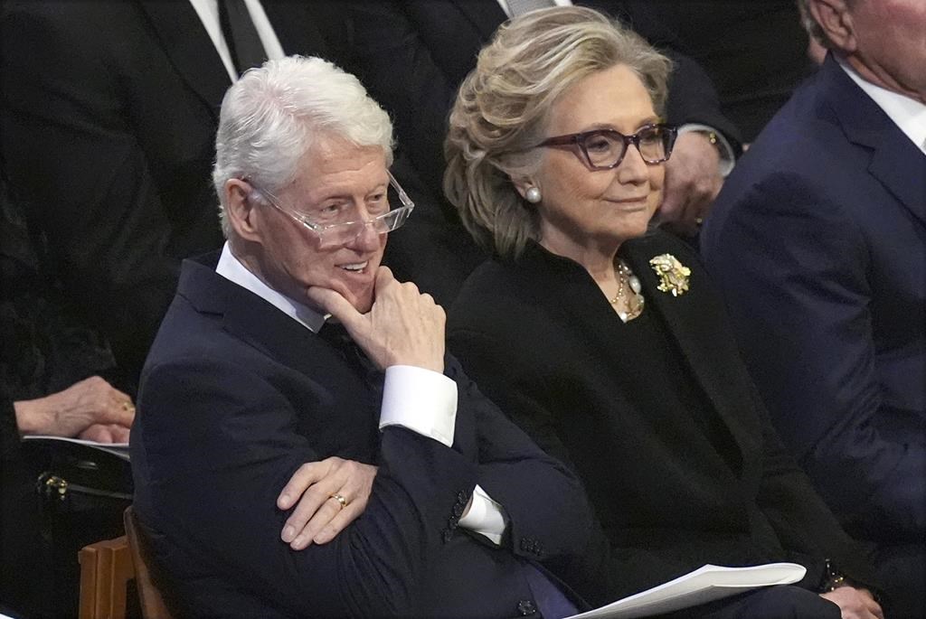 Bill and Hillary Clinton subpoenaed in Epstein investigation by House committee - National | Globalnews.ca