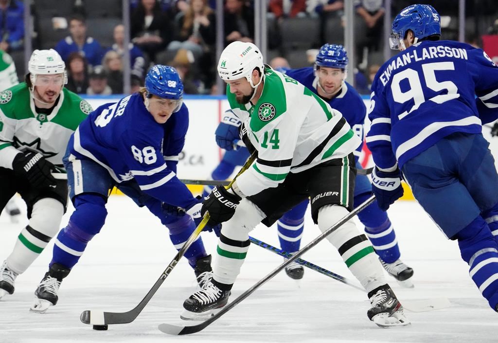 Leafs booed again at home in 4-1 loss to Stars