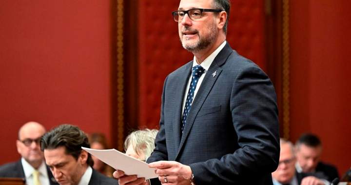 Правителството на Квебек казва че планира да забрани молитвата на