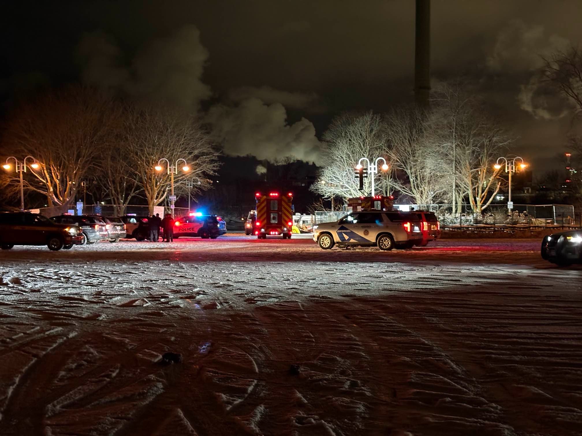 6 hurt, 1 critically after vehicle submerges in Toronto’s Ashbridges Bay