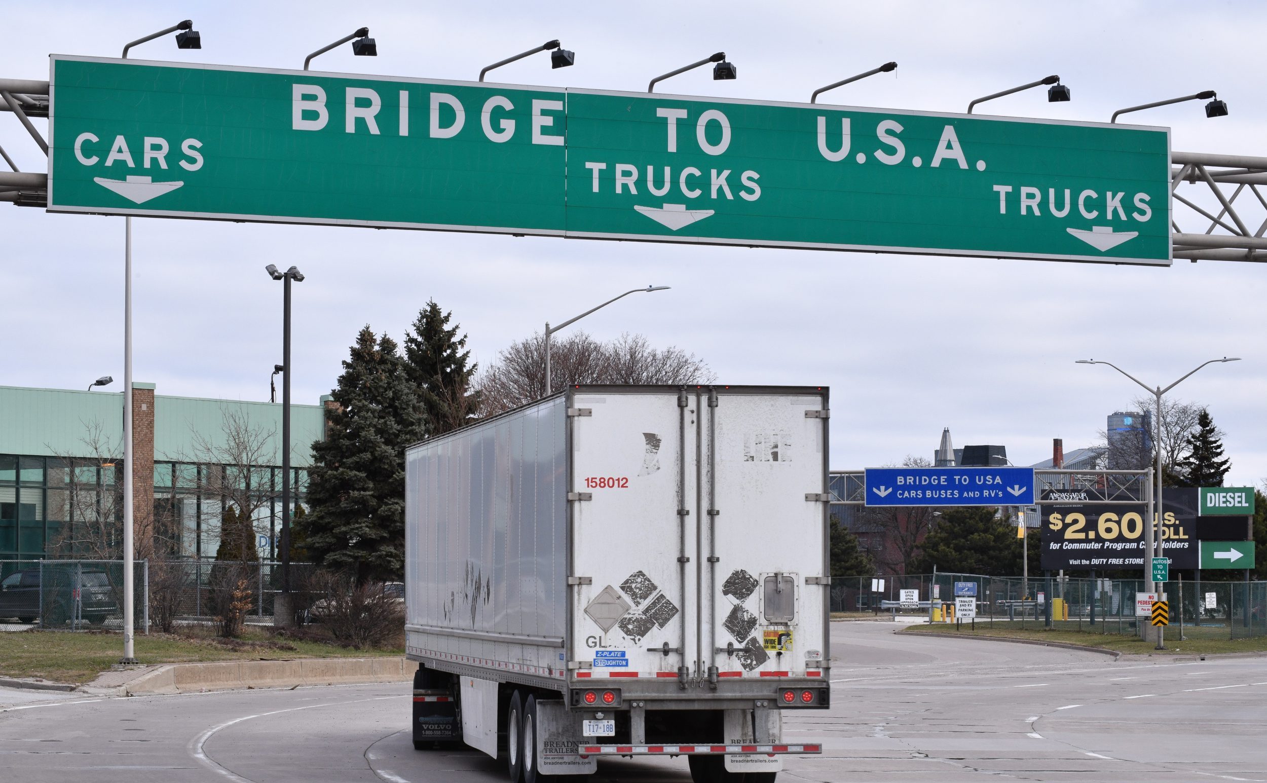 Голямо множество американци смятат че търговията между САЩ и Канада