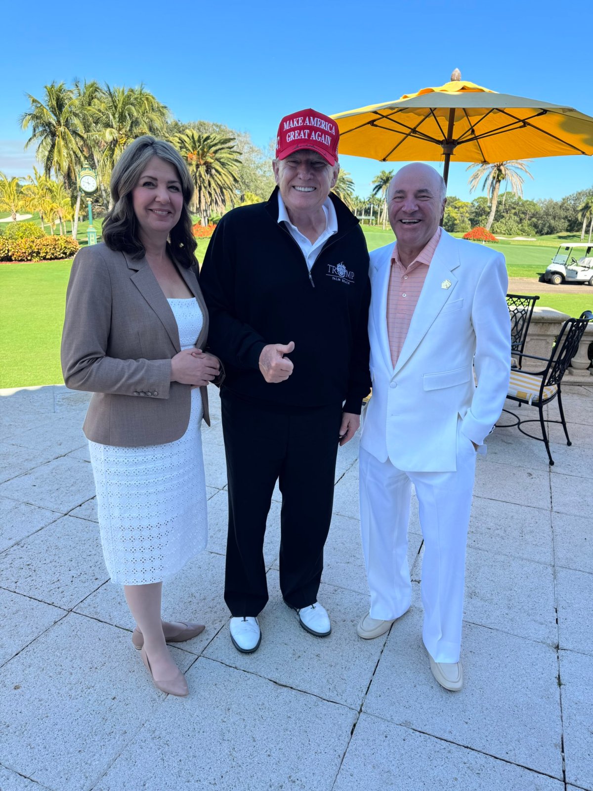 Alberta Premier Danielle Smith poses with president-elect Donald Trump and businessman Kevin O’Leary.