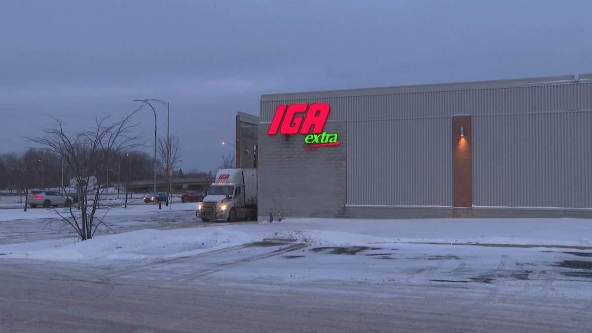 Image of the grocery store where the stabbing occurred in the back parking lot.