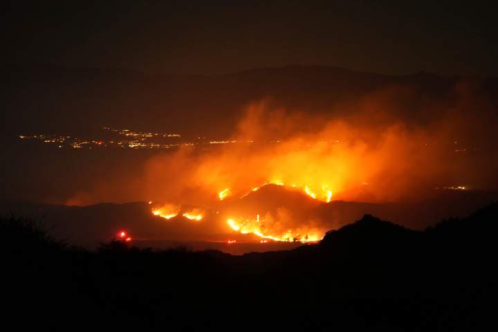 Los Angeles wildfires: Thousands forced to evacuate as huge fire rages ...