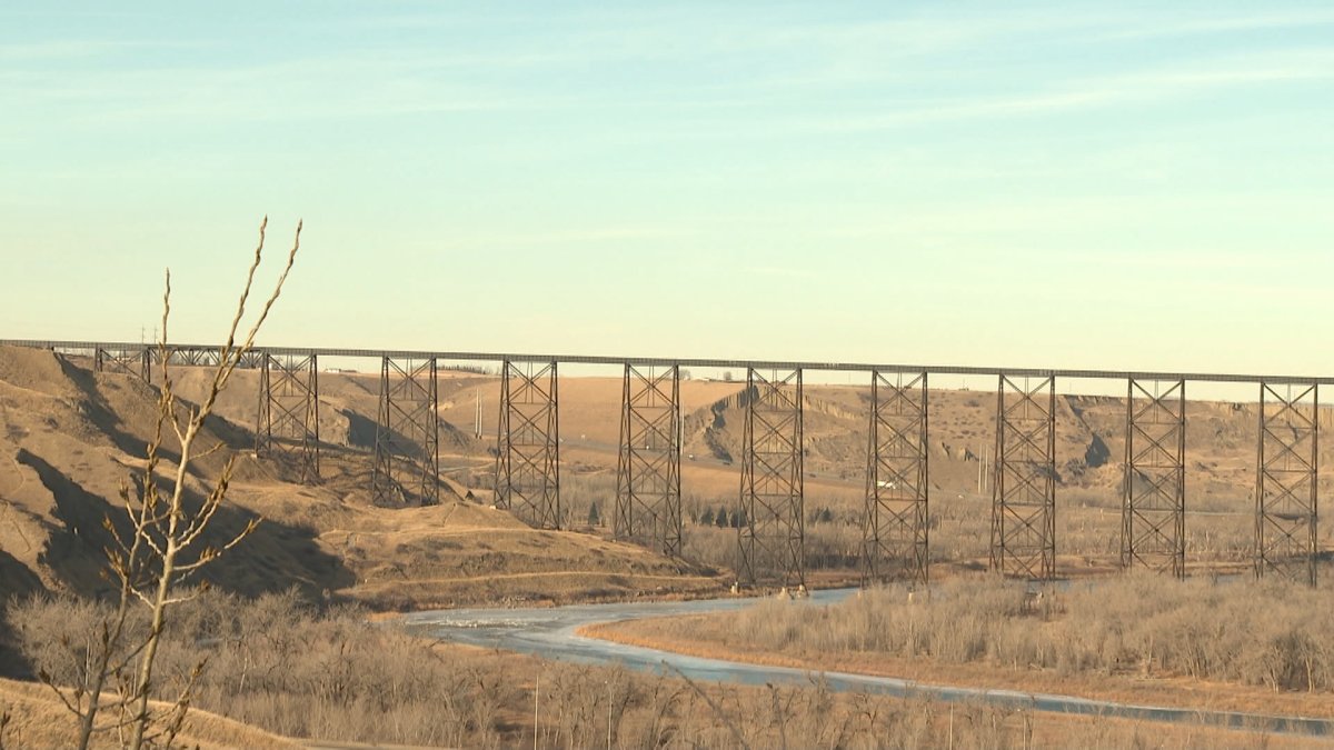 While the temperature in Lethbridge is forecast hit about 8 C on Thursday, the mercury will start to drop late in the afternoon as an arctic cold front moves in, bringing with it wind gusts of up to 100 km/hr.