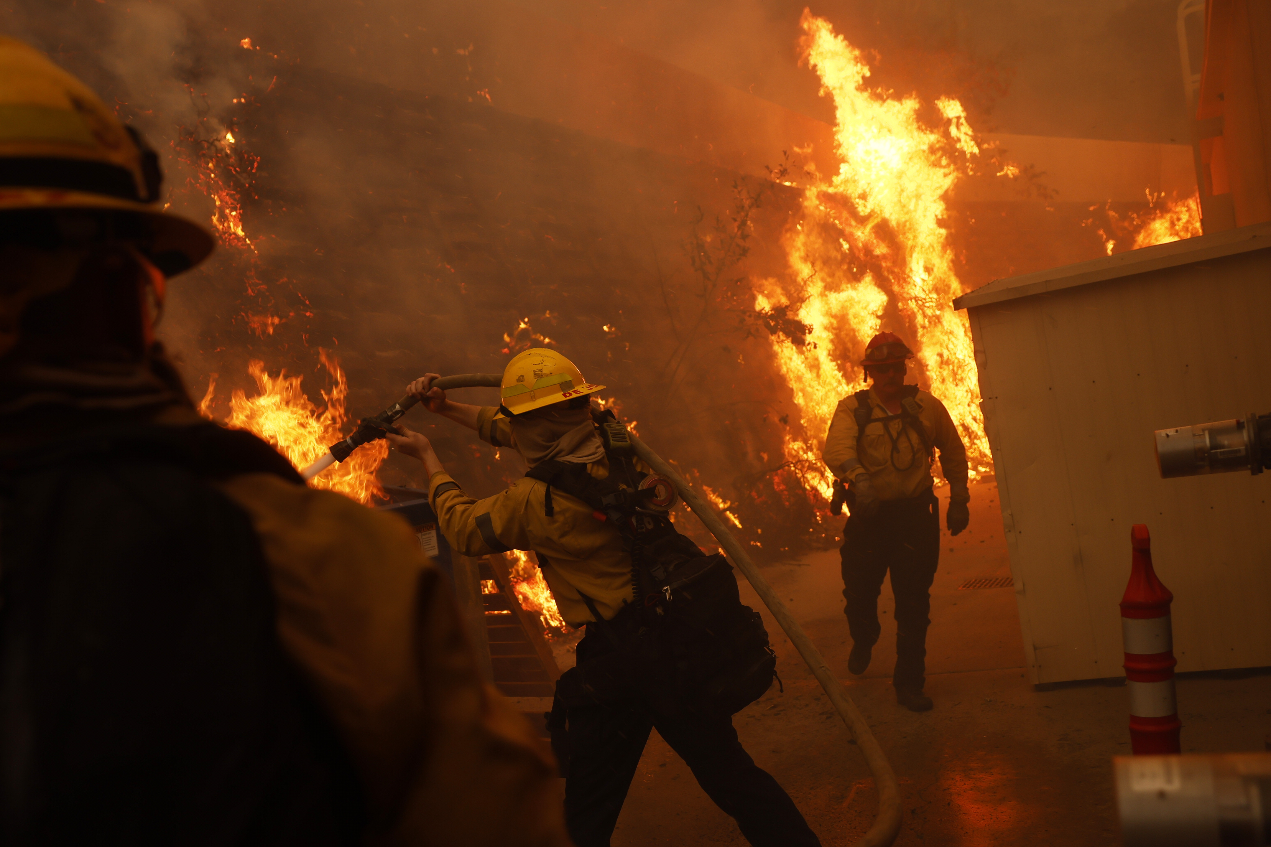 Los Angeles braces as life-threatening windstorm fans Palisades wildfire