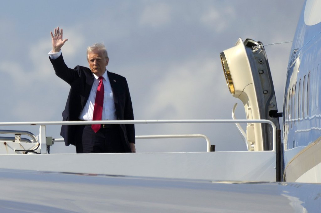 President Donald Trump waves as he boards Air Force One at Palm Beach International Airport in West Palm Beach, Fla., on February 9, 2025. THE CANADIAN PRESS/AP, Ben Curtis