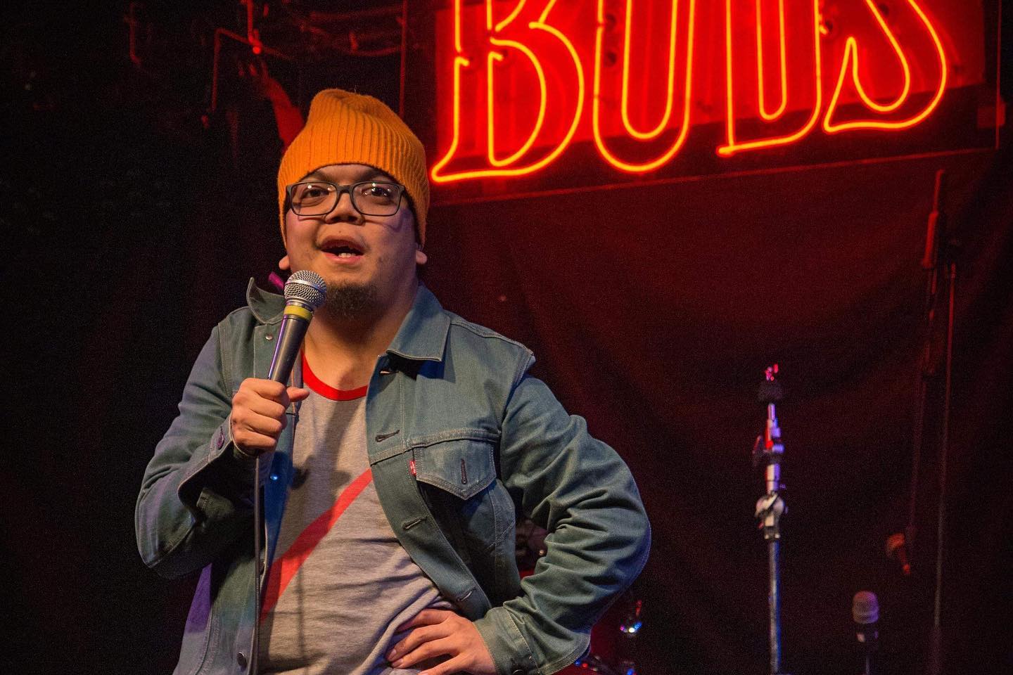 Приятели на мъж от Едмънтън който е прекарал седмици в