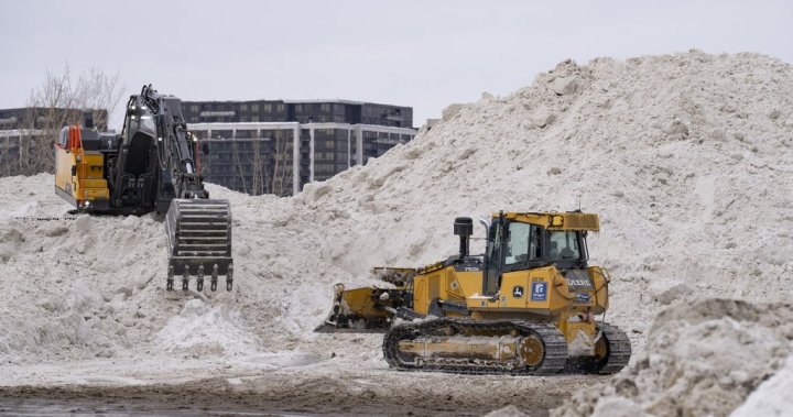 Toronto readies for flood risk as piles of snow start to melt this week