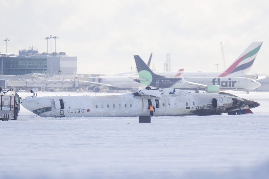 Delta jet crash showing aircraft upside down